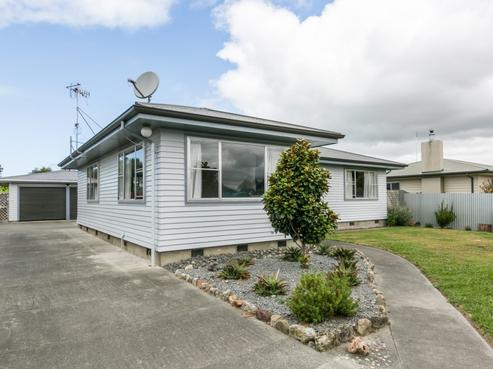 86 Harold Holt Avenue, Onekawa