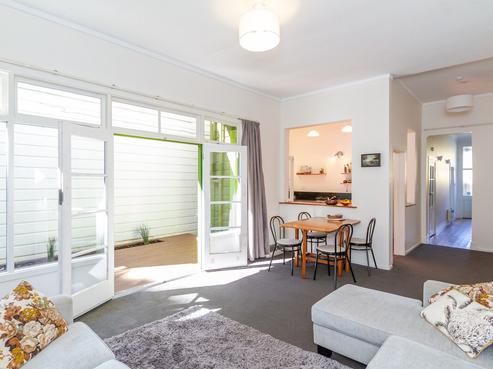10 Russell Terrace, Newtown