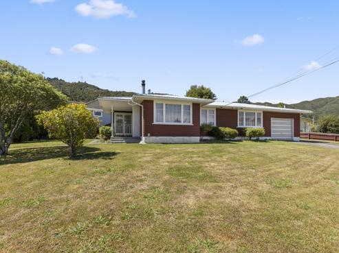 2 Lowry Crescent, Stokes Valley