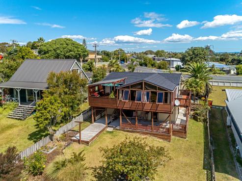 1394 Whangaparaoa Road, Army Bay