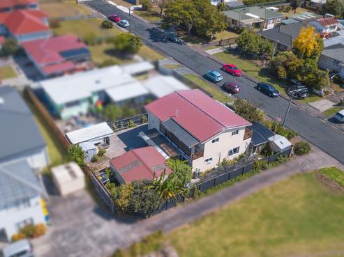 2A Bamboo Grove, Kelston