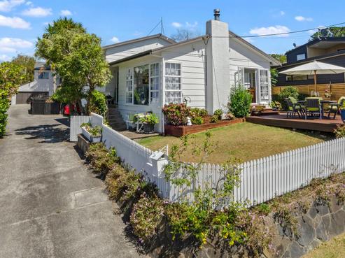 1A Gray Crescent, Torbay