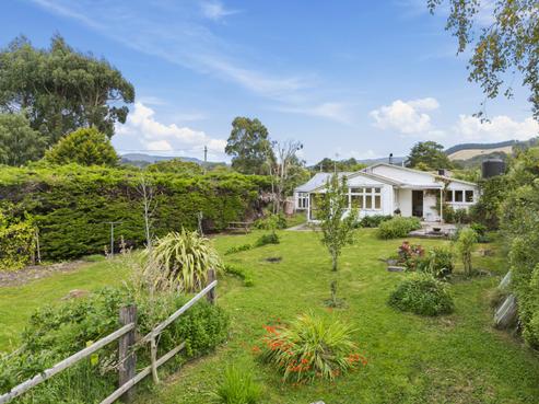 11 Pitt Street, Waitati