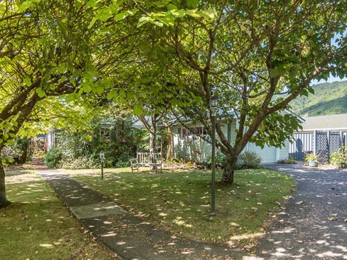 52 Rewarewa Crescent, Waikanae