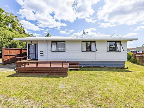 2/61 Redcrest Avenue, Red Hill