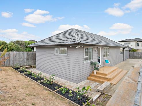 16 Karamu Street, Te Atatu Peninsula