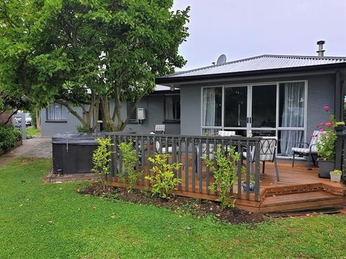 17 Airedale Road, Weston