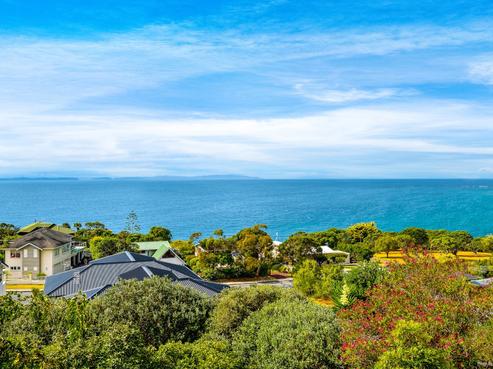 107 Pacific Parade, Army Bay