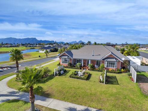 2 O'Farrell Drive, One Tree Point