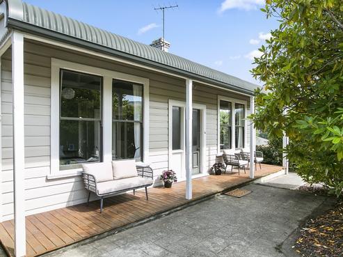 84 Blacks Road, North East Valley