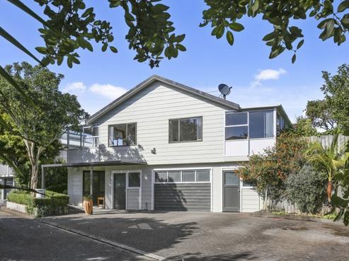 18B Karamea Street, Whalers Gate