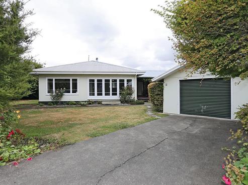 409 Murdoch Road East, Akina