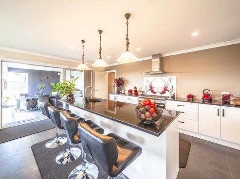 15 Aspiring Drive, Poraiti