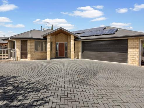 3 Vermont Court, Huntington