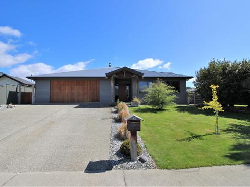 42 Albert Drive, Clyde