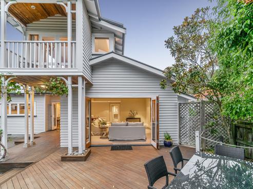 8 Bay View Road, Moncks Bay