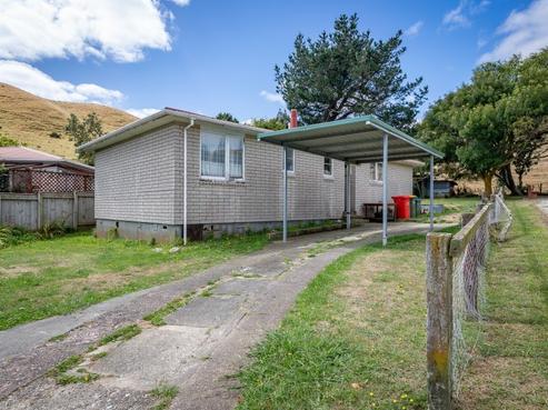 106 Arahura Crescent, Waitangirua