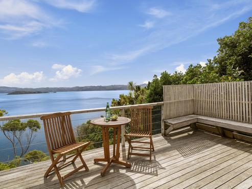 51 Ferry Road, Days Bay