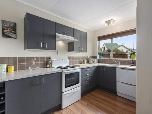 17A Castle Crescent, Stokes Valley