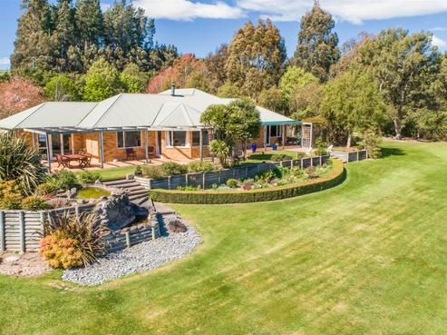 251 Elliotts Road, Cust
