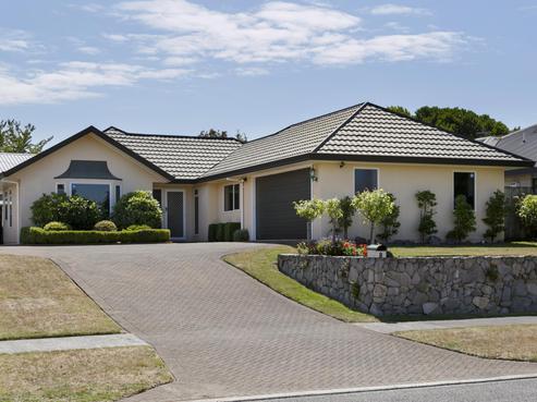 8 Balmoral Drive, Hilltop