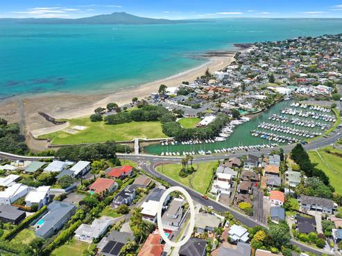 9 Commodore Parry Road, Castor Bay
