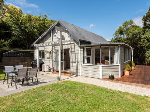 2/21 Sunshine Avenue, Karori
