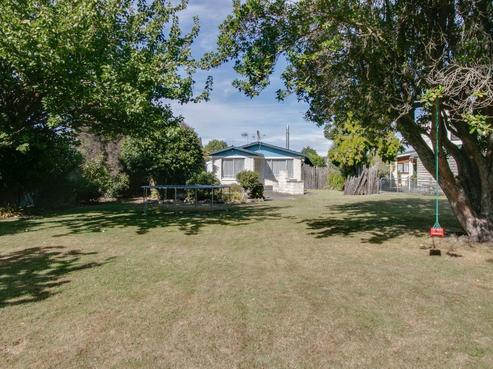 614 Murdoch Road East, Akina