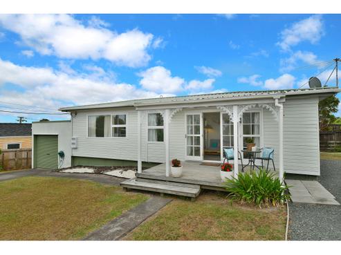 998 Whangaparaoa Road, Matakatia