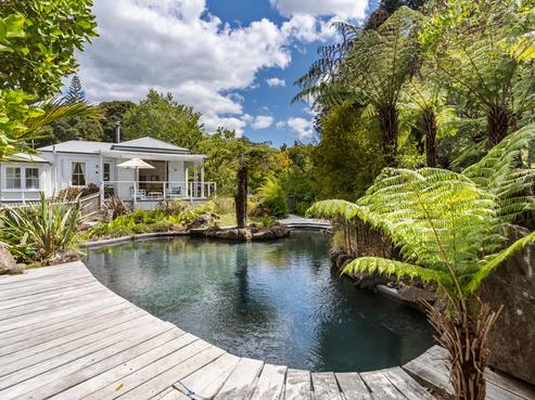 27 Landing Road, Titirangi
