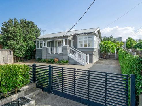 30 Old Lake Road, Narrow Neck