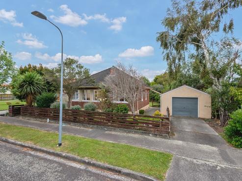 35 Savage Crescent, West End