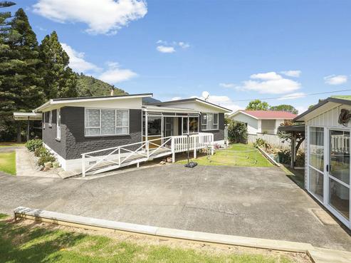 1 West Crescent, Te Puru