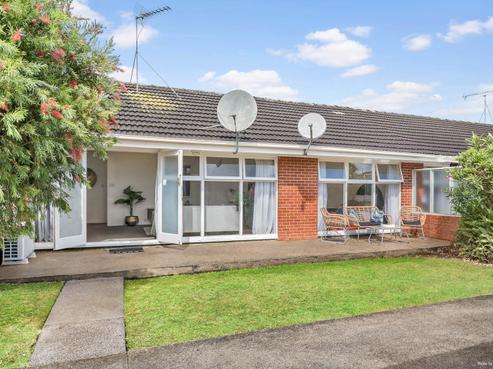 2/18 Tawhiri Road, One Tree Hill