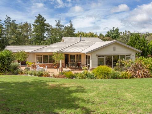1B Governors Heights, Whangamata
