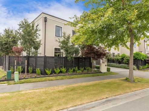 166 Hussey Road, Northwood