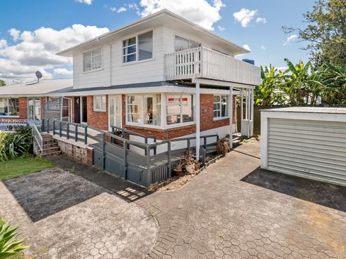 2/213 Glenfield Road, Hillcrest