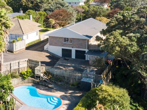 501 Devon Street West, Blagdon