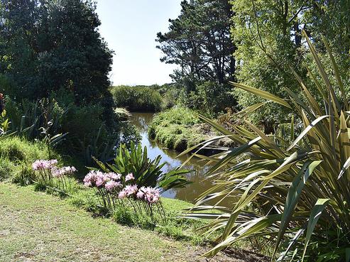 8 Hewson Crescent, Otaki Beach