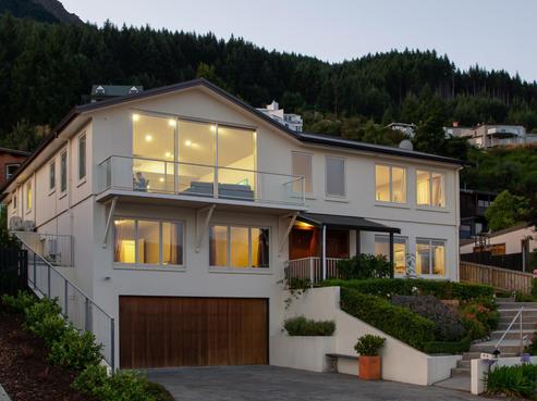 28 Wynyard Crescent, Fernhill/Sunshine Bay