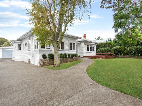 30 Hollywood Avenue, Epsom
