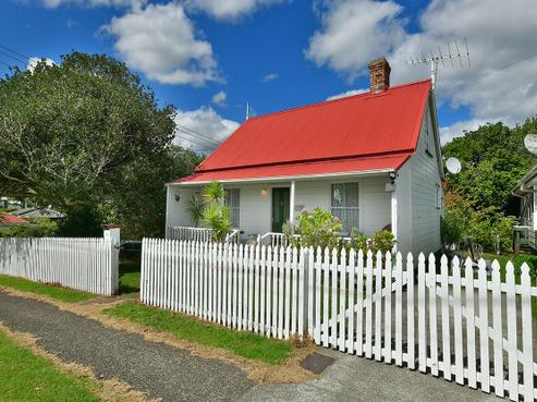 17 Karaka Street, Helensville