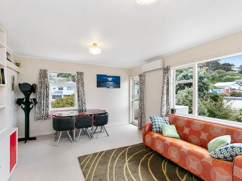 6/139 Queens Drive, Lyall Bay
