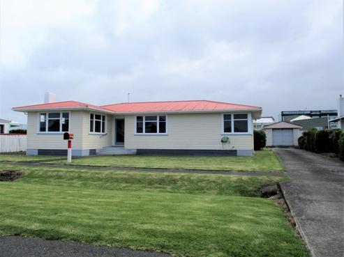 25 Domett Street, Opunake