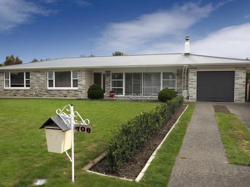 706 Ballantyne Place, Frimley