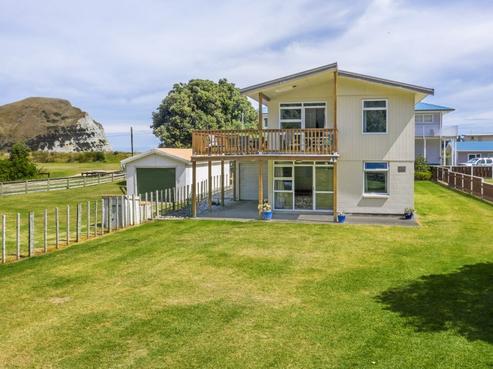 88 Newcastle Street, Mahia