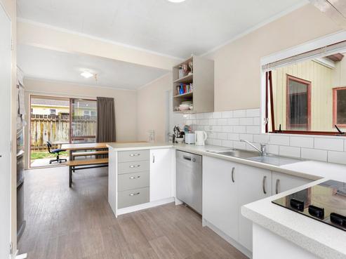 6 Emmadale Lane, Hamilton East