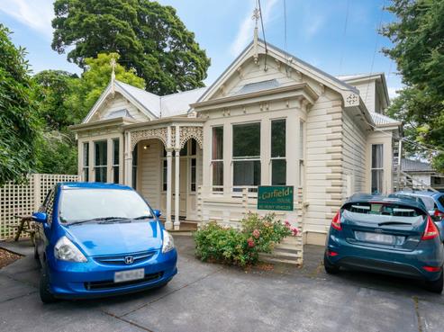 41 Garfield Avenue, Roslyn
