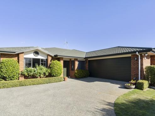 17 Bouvardia Avenue, Milson