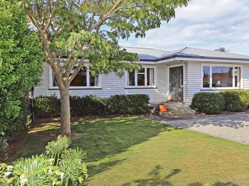 5 Elizabeth Place, Clive
